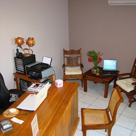 Hotel Ylang Ylang Сен-Жиль-ле-Бэн Экстерьер фото