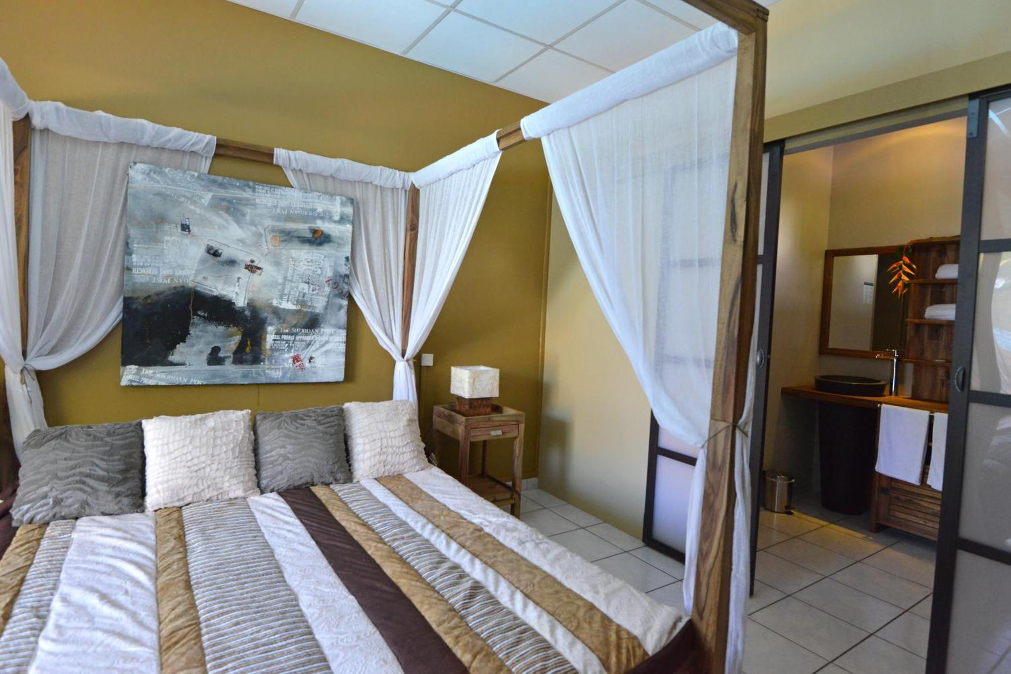 Hotel Ylang Ylang Сен-Жиль-ле-Бэн Экстерьер фото